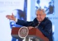 AMLO recomienda tres libros para entender el asilo político
