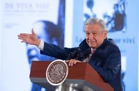 AMLO recomienda tres libros para entender el asilo político