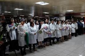 Cuba retira brigada médica de Bolivia y pide liberación de detenidos