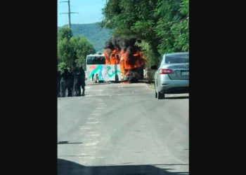 Carretera bloqueada Acapulco-Zihuatanejo