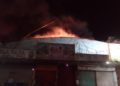 Se incendian bodegas de central de abasto