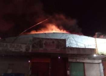 Se incendian bodegas de central de abasto