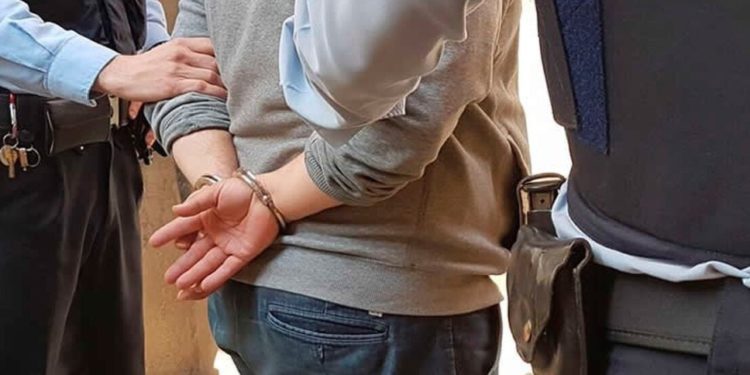 Profesor detenido por presunta pederastia