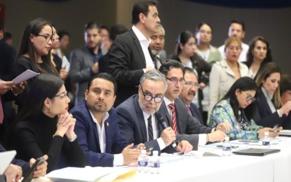 34 votos a favor y 12 en contra, diputados aprueban dictamen PEF 2020