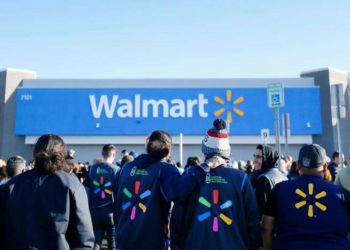 A 3 meses de tiroteo, reabren Walmart de El Paso, Texas