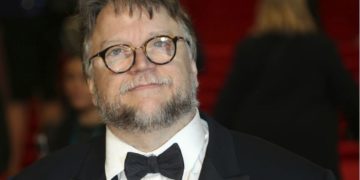 Guillermo del Toro reclama a Cerveza Victoria por usar su imagen sin permiso