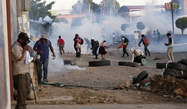 Es legal reprimir protestas en Bolivia