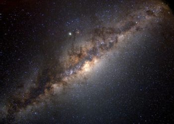 Descubren mundos gigantes en órbitas excéntricas