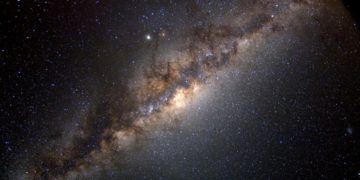 Descubren mundos gigantes en órbitas excéntricas