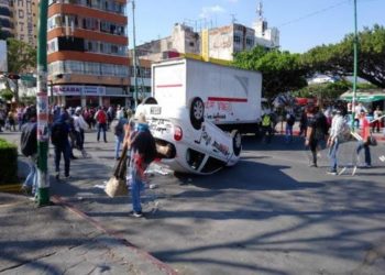 ¡Normalistas secuestran tres autobuses!