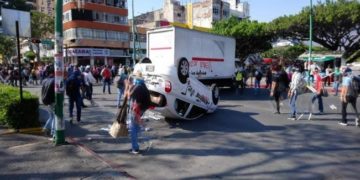 ¡Normalistas secuestran tres autobuses!