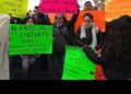 Trabajadores del Seguro Popular protestan por su situación laboral