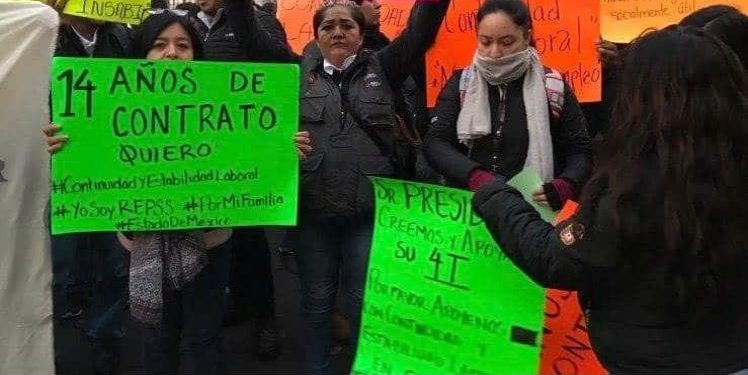 Trabajadores del Seguro Popular protestan por su situación laboral