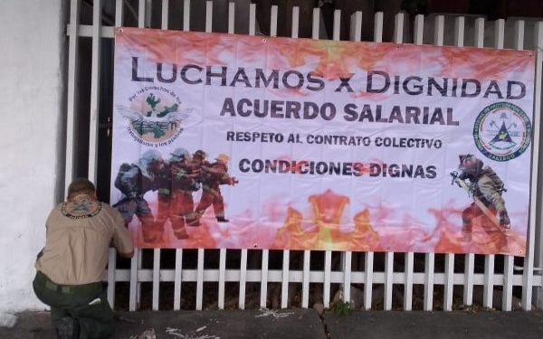 Bomberos piden aumento salarial