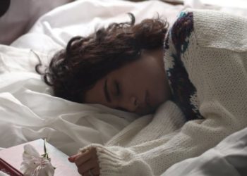 Las mujeres necesitan dormir más que los hombres