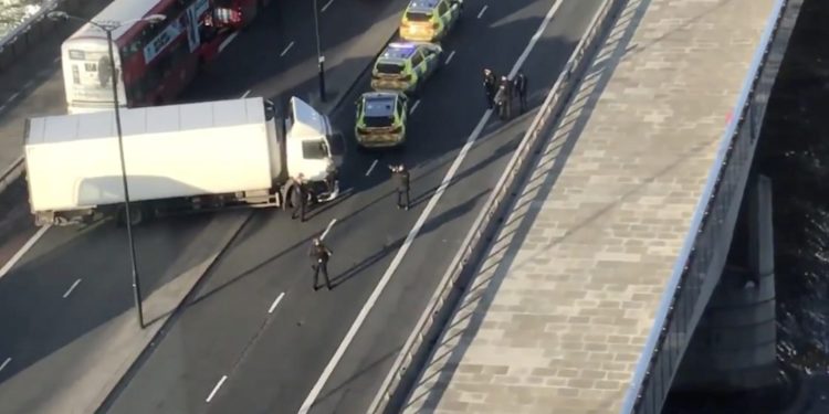 Cinco personas lastimadas por ataque con cuchillo en Londres