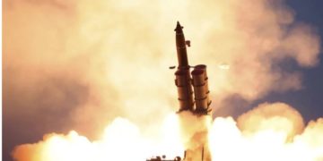 Corea del Norte prueba supermisil en ensayo de lanzacohetes