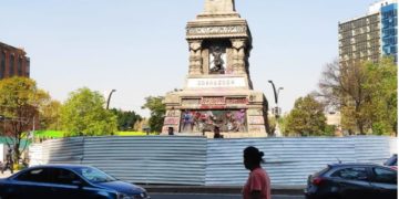 Borran pinturas en monumentos urbanos tras la marcha
