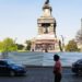 Borran pinturas en monumentos urbanos tras la marcha