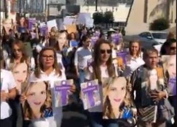 Marchan en Nuevo León por Abril Pérez Sagaón