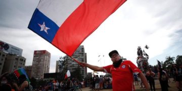 Más de 200 intelectuales chilenos apoyan cambios sociales