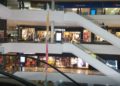 Cae bebé desde primer piso en plaza de Santa Fe