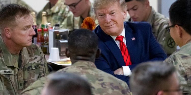 Trump visita a tropas de EU en Afganistán