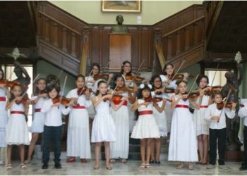 Presentación de concierto navideño Ensamble de violines