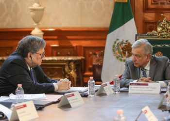 Reafirma AMLO no intervención tras reunión con fiscal