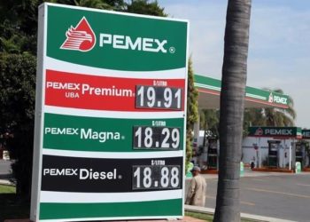 Cumple AMLO no aumentar precio de gasolinas, luz ni deuda pública