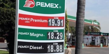 Cumple AMLO no aumentar precio de gasolinas, luz ni deuda pública