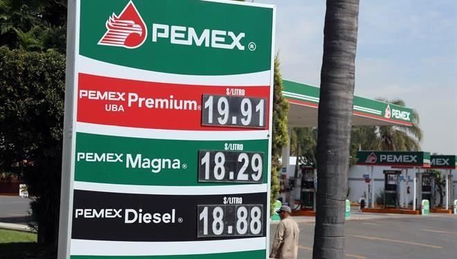 Cumple AMLO no aumentar precio de gasolinas, luz ni deuda pública