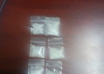 Detienen a tres personas por posesión de droga