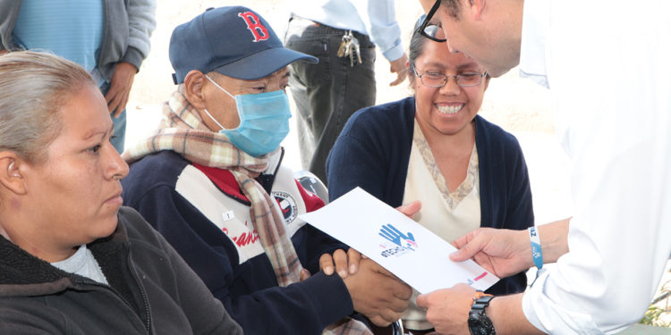 ENTREGA GOBIERNO MUNICIPAL 488 APOYOS SOCIALES EN LOS VERGELES