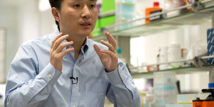 China sentencia a científico por modificar genes de embriones humanos