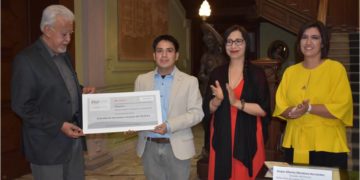 Entregan premio Amparo Dávila 2019 a obra Habitaciones, de Sergio Mendoza