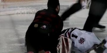 Escalofriante cortada a Jugador de hockey
