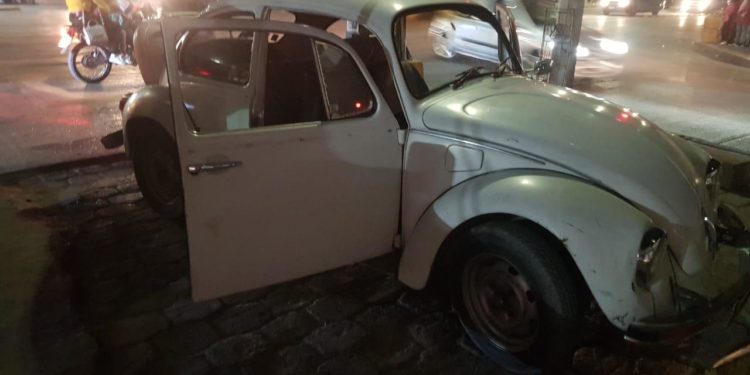 Policía de soledad detiene a individuo con vehículo robado