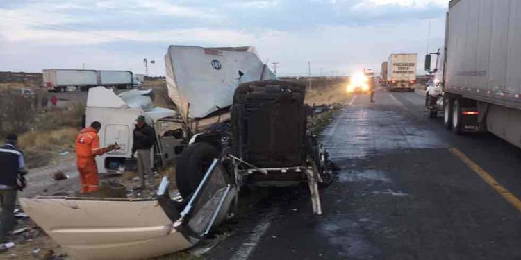 Accidente en Chihuahua deja al menos 10 muertos y 26 heridos