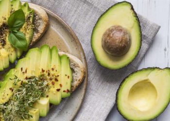 Los beneficios de consumir aguacate