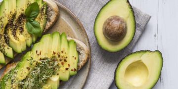 Los beneficios de consumir aguacate