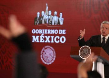 AMLO pide a empresas pagar aguinaldo; advierte inspección