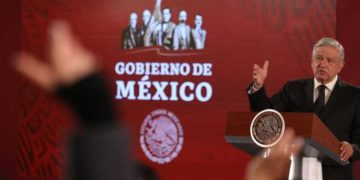 AMLO pide a empresas pagar aguinaldo; advierte inspección