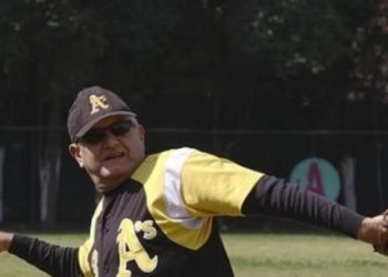 AMLO participará en un juego de estrellas del beisbol