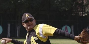 AMLO participará en un juego de estrellas del beisbol