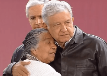 AMLO entrega más de 7 mdp  a adultos mayores