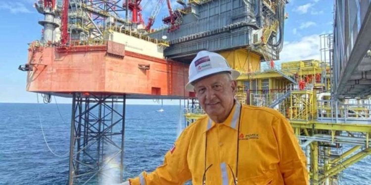 Pemex comprará siete plataformas petroleras