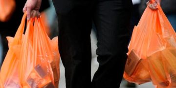 Adiós al “bolserio” desde mañana prohibido dar bolsas de plástico en comercios