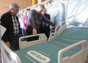 Entregan 180 camas a hospitales de Sinaloa
