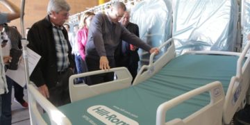 Entregan 180 camas a hospitales de Sinaloa